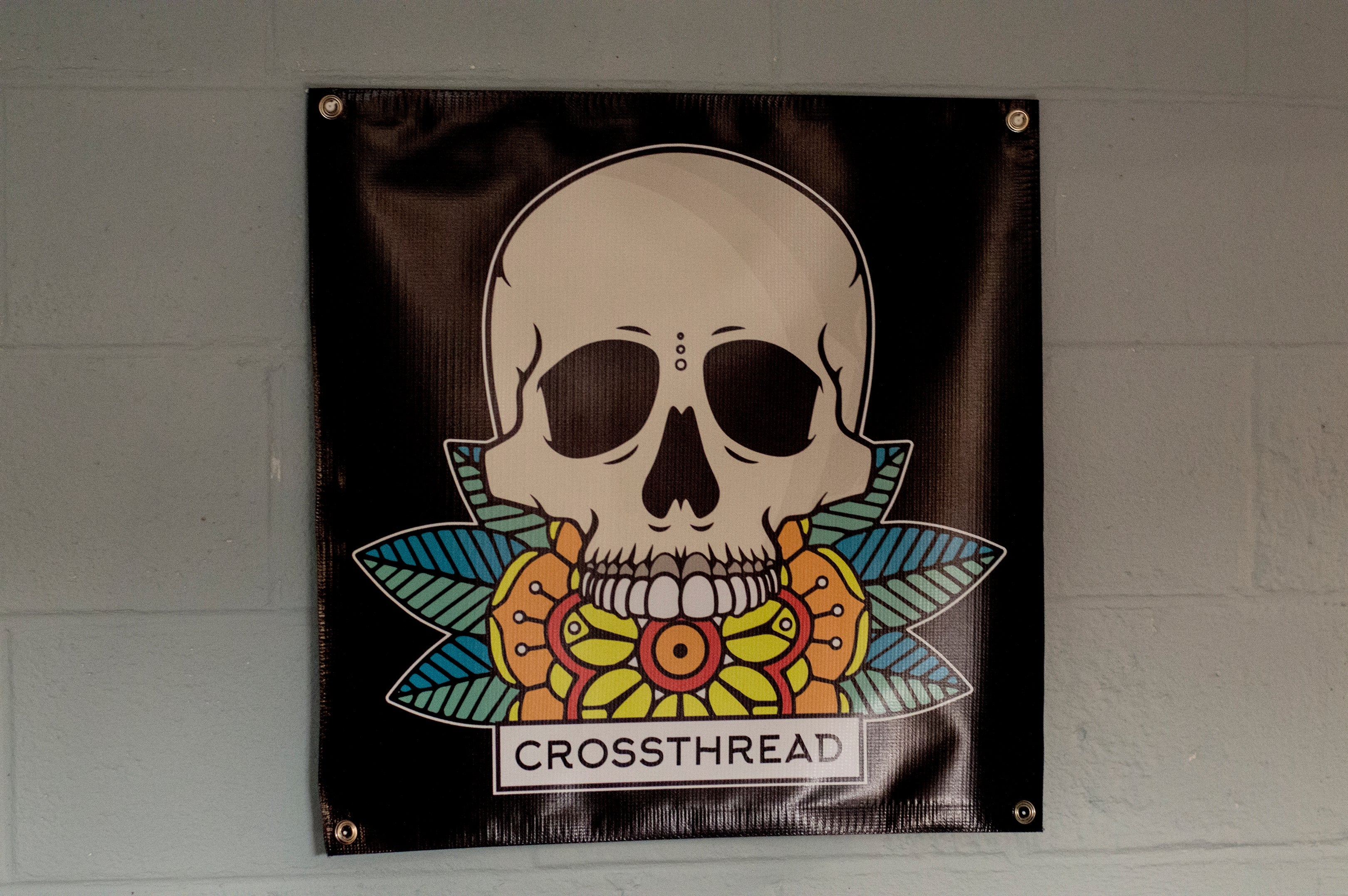 Crâne de bannière de boutique Crossthread