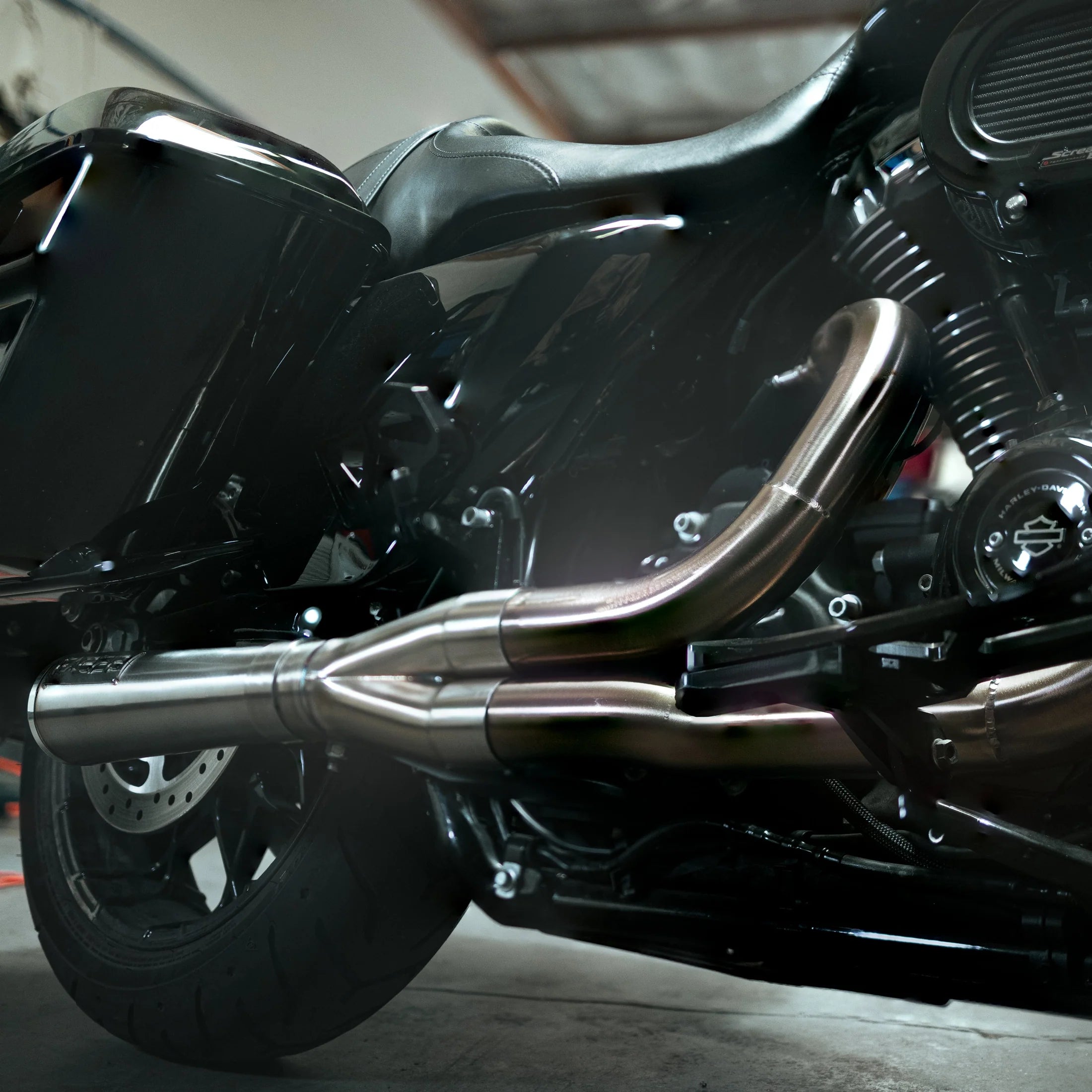 FAB28 M8 Bagger exhaust