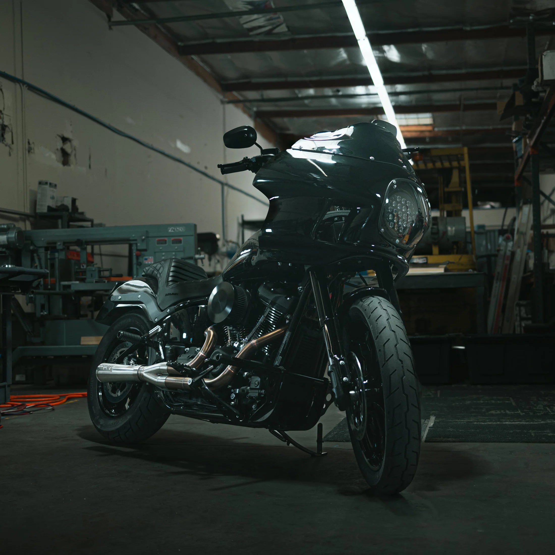 FAB28 M8 Softail exhaust