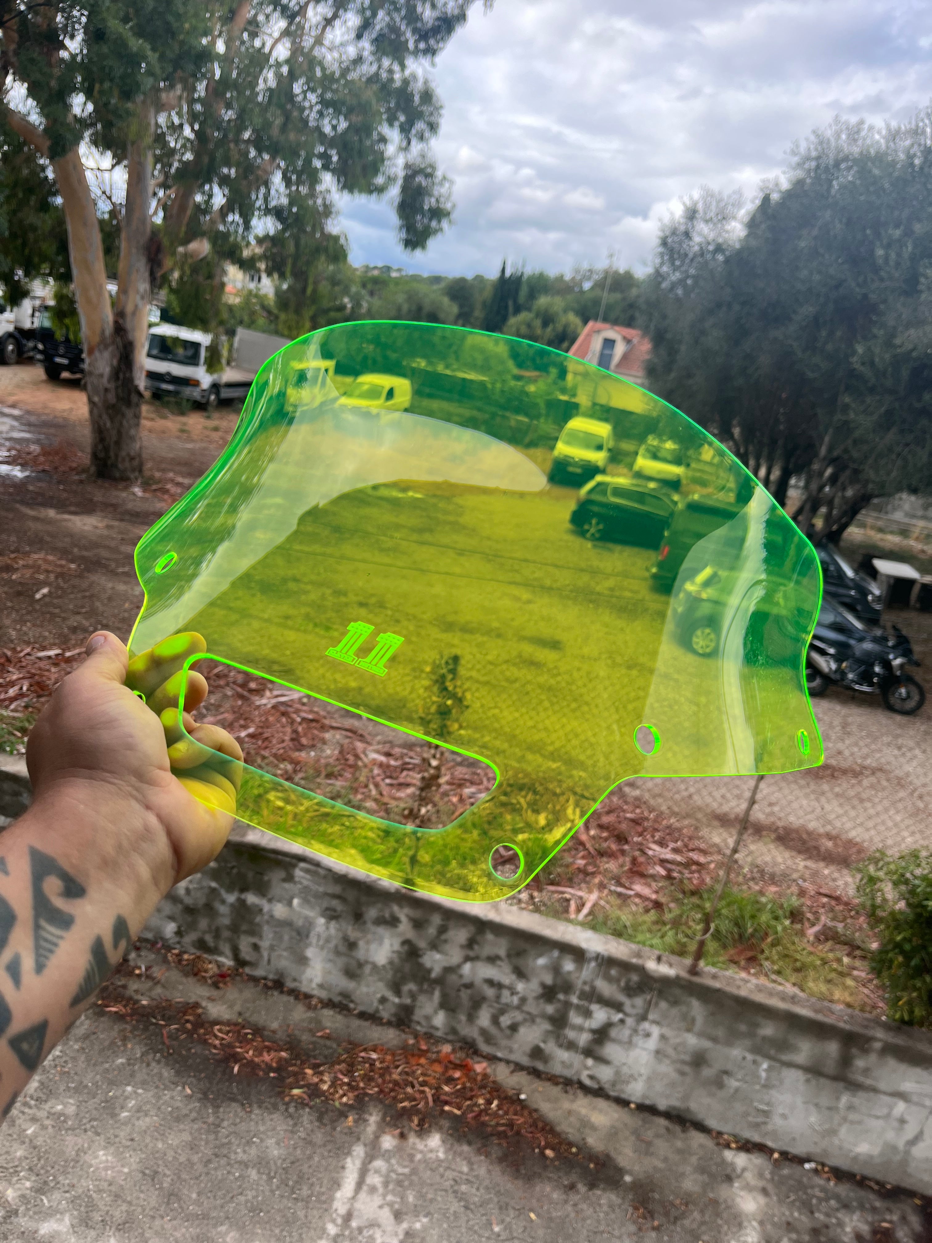 FXLRST colored windshield