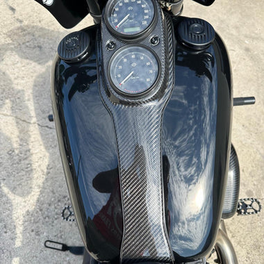 Dash cover Dyna Carbon