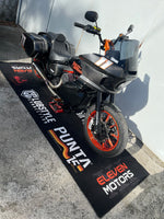 Tapis de stationnement moto Eleven Motors x NEO x Punta x ClubstyleConnection