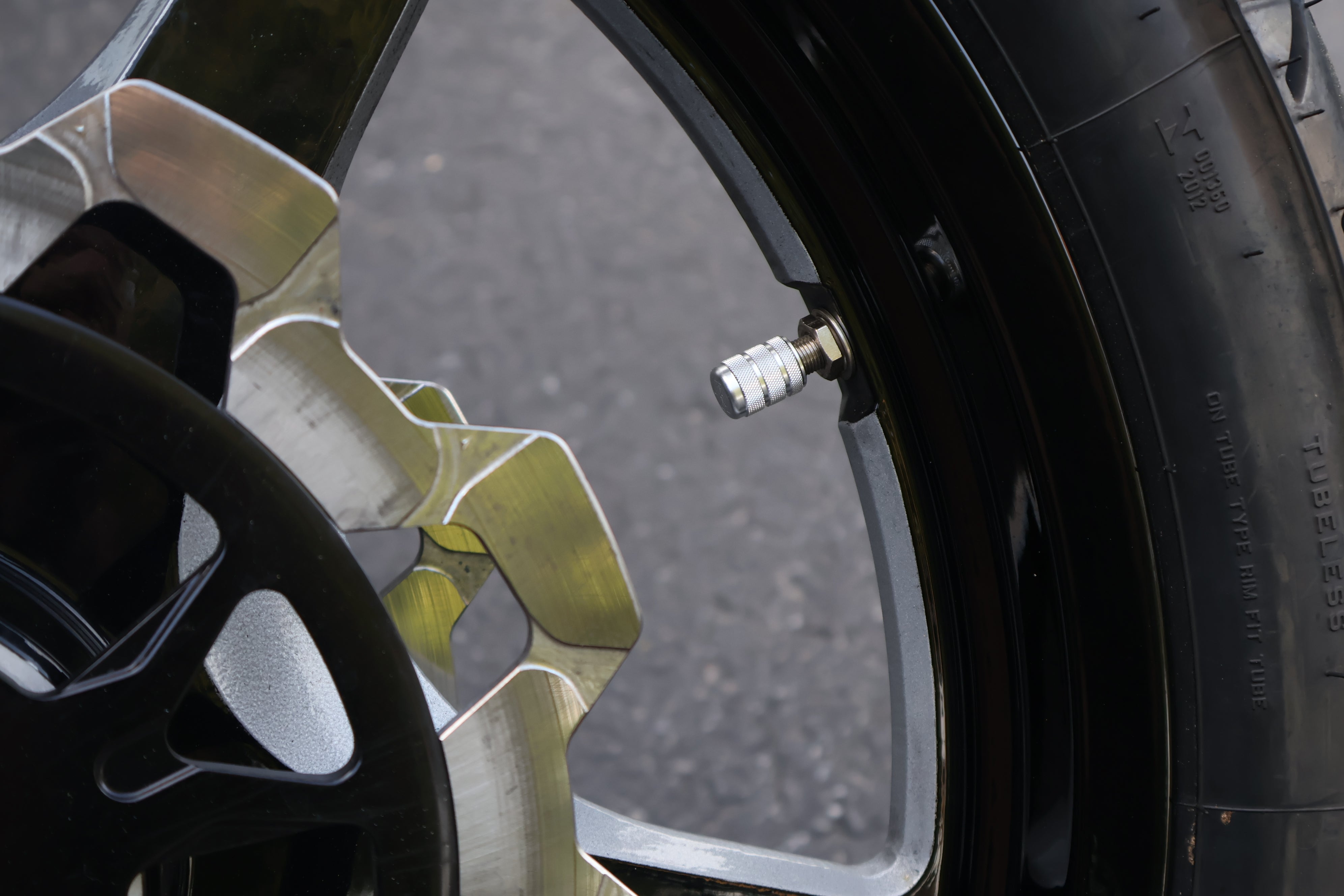 Bouchon de tige de valve à filetage croisé