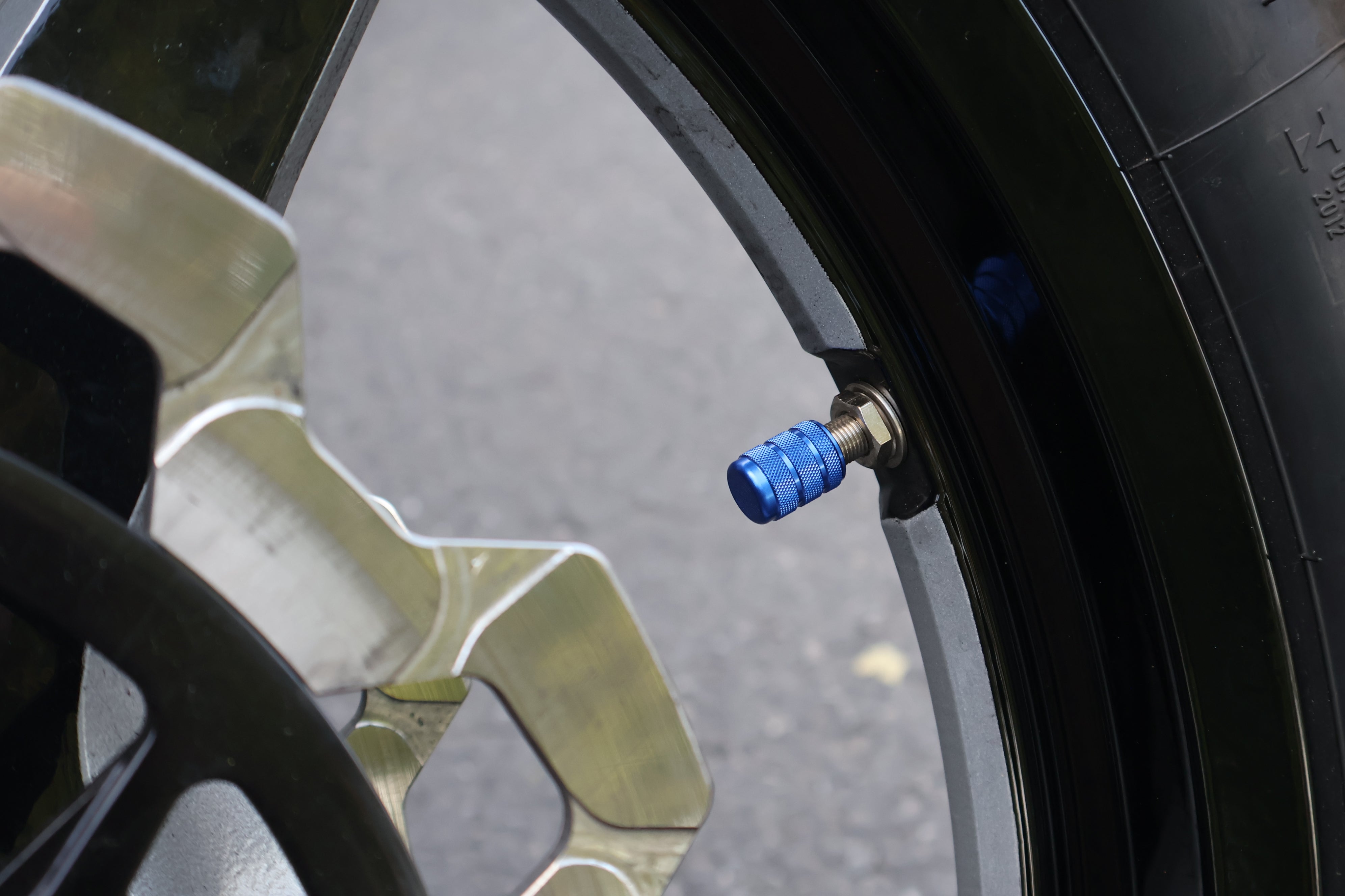 Bouchon de tige de valve à filetage croisé