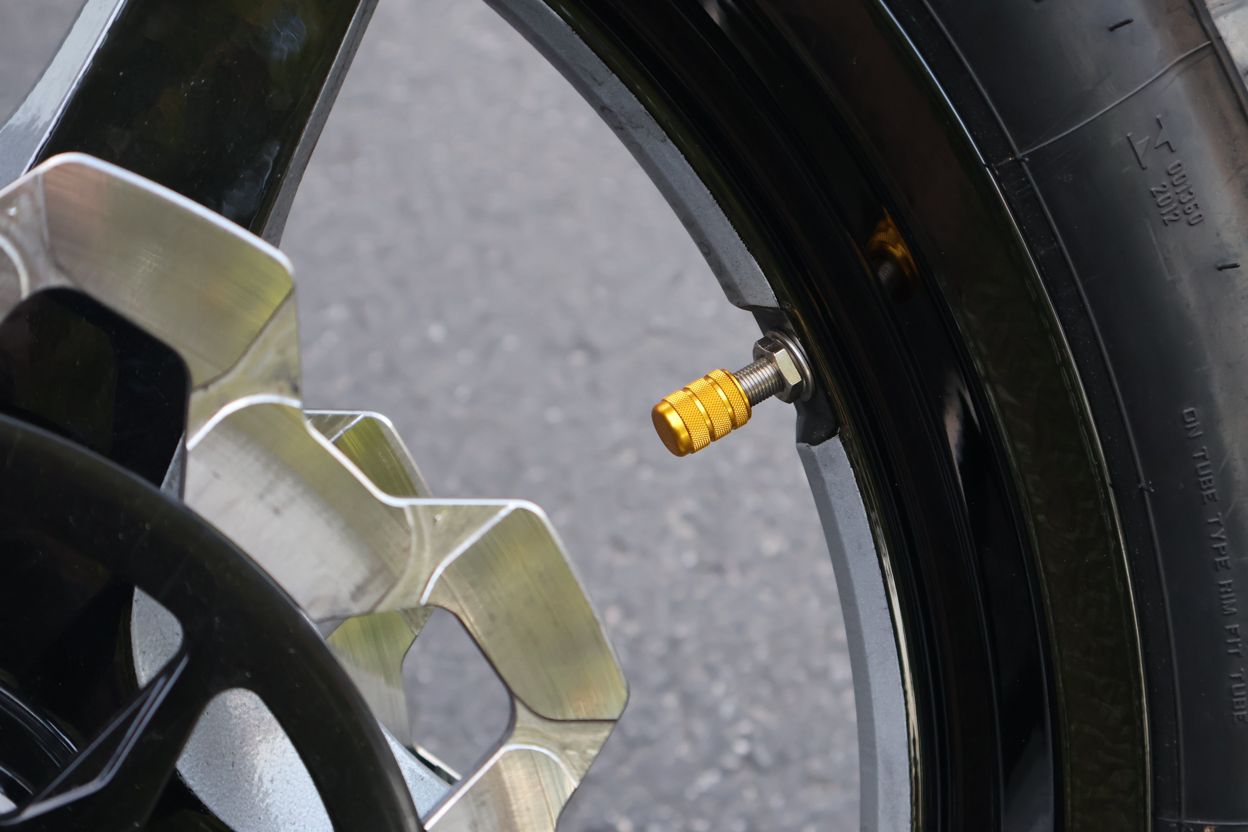 Bouchon de tige de valve à filetage croisé