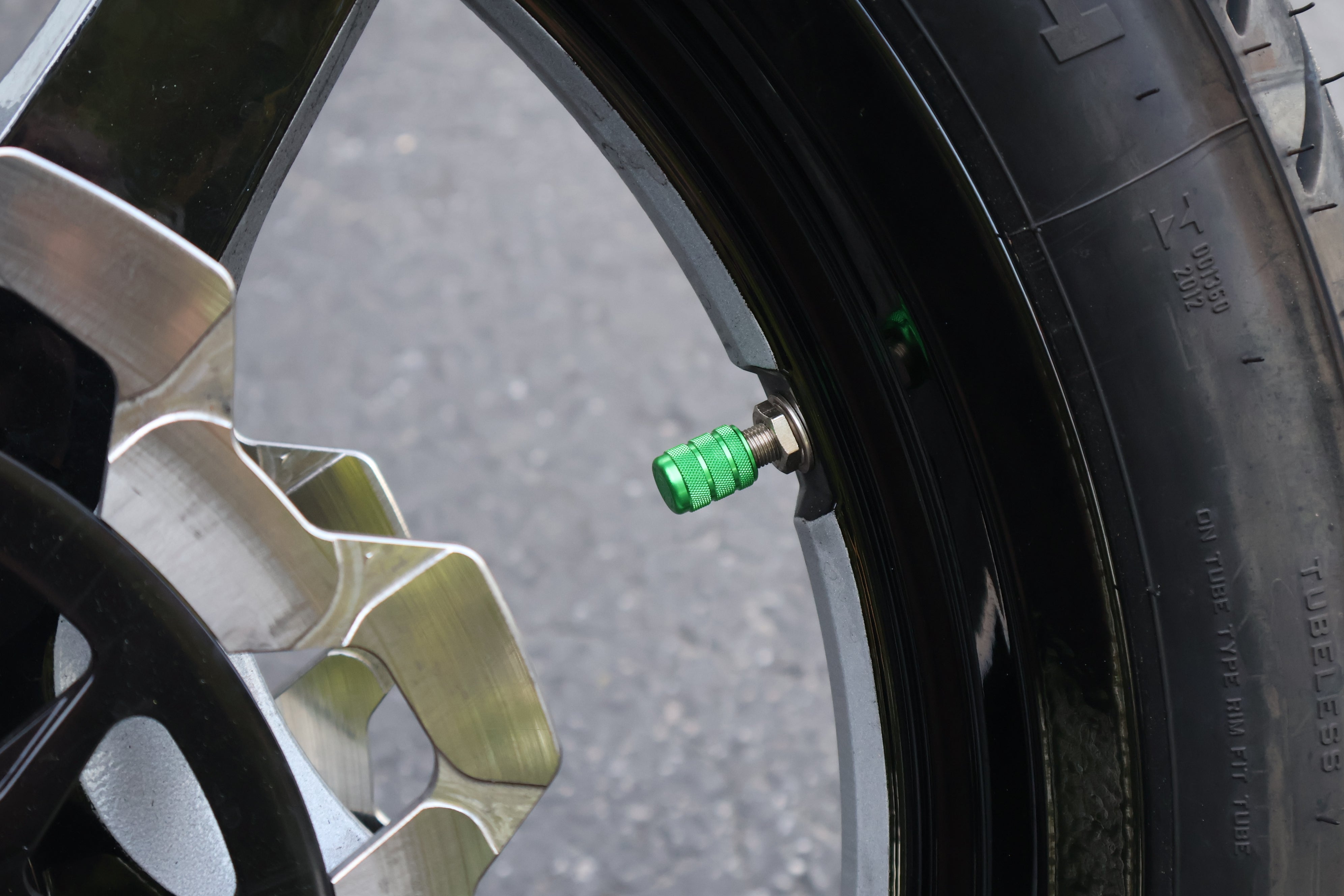 Bouchon de tige de valve à filetage croisé