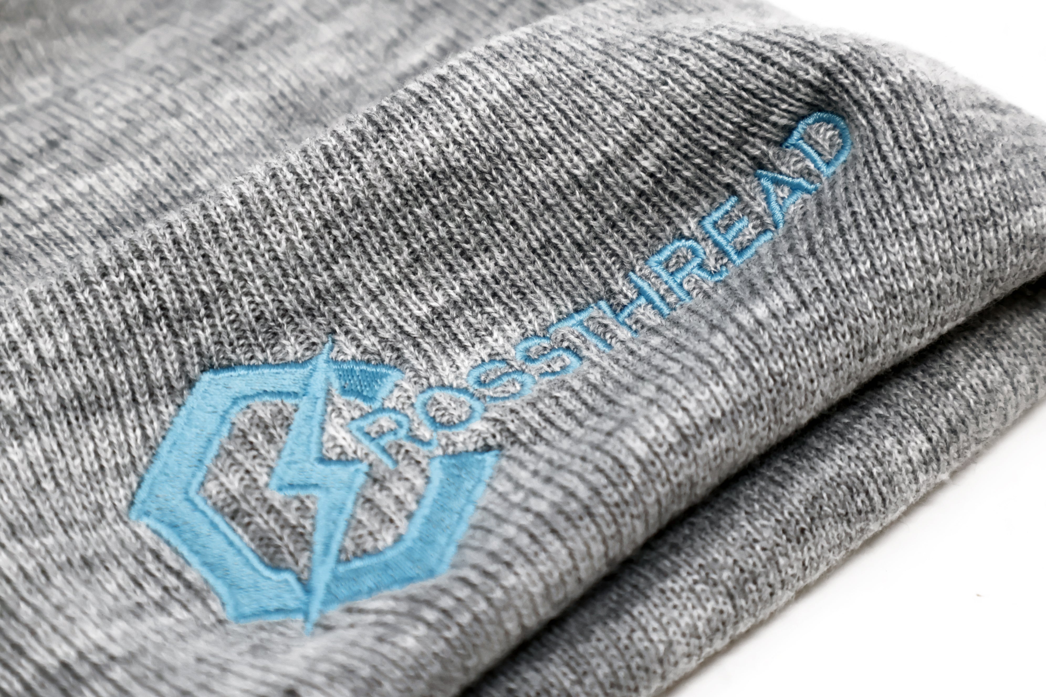 Bonnet à fils croisés