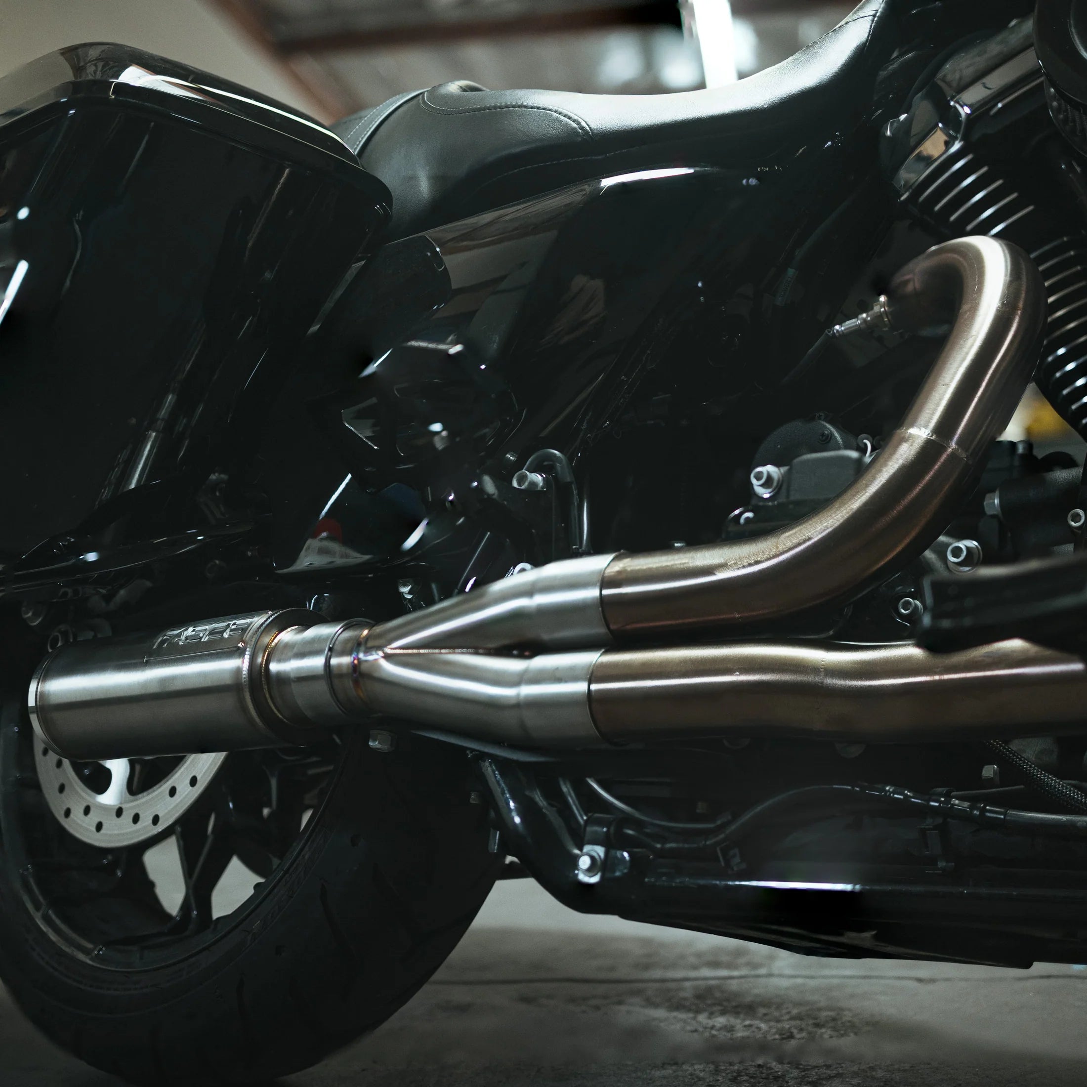 FAB28 M8 Bagger exhaust