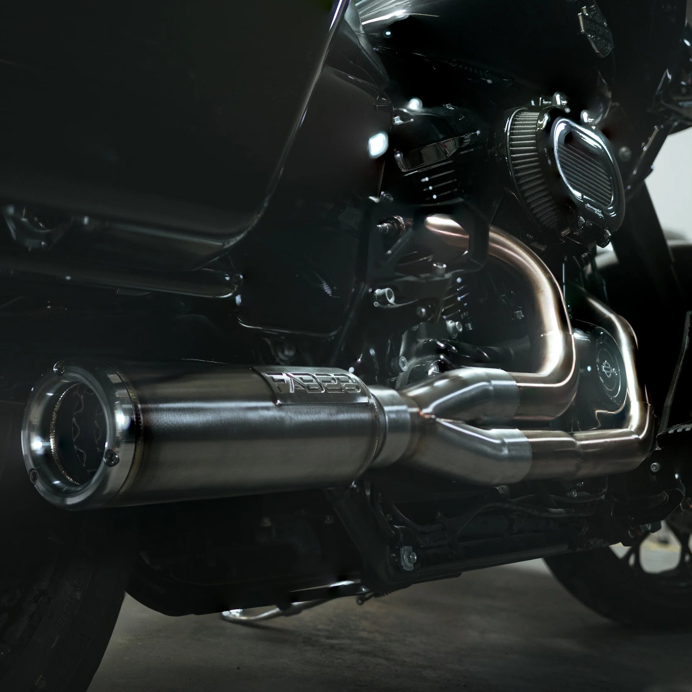 FAB28 M8 Bagger exhaust
